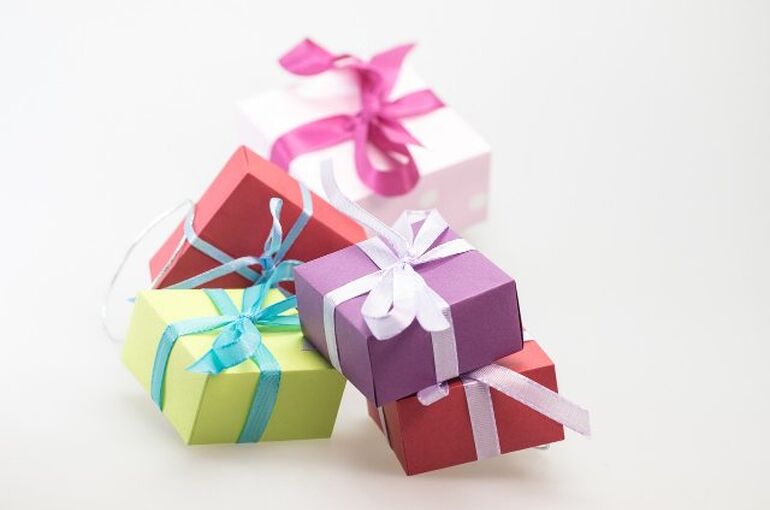 gifts-570816_1280