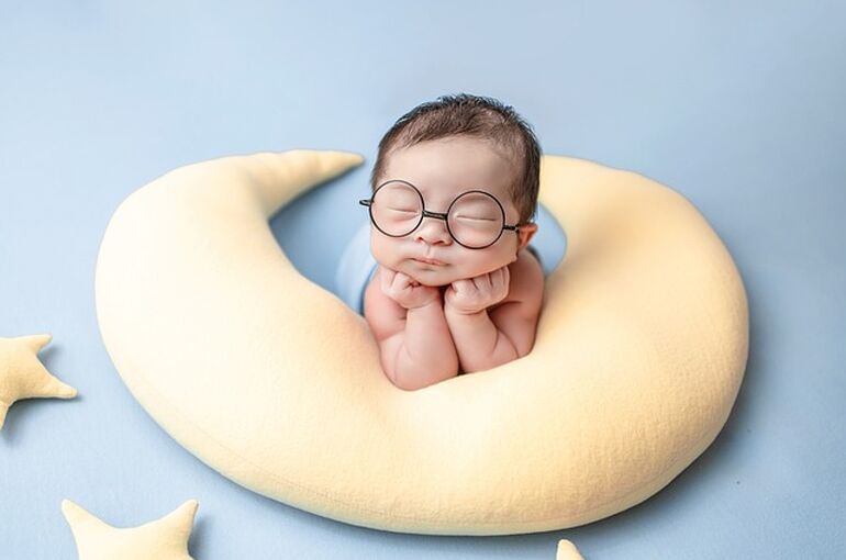 newborn-6467761_640
