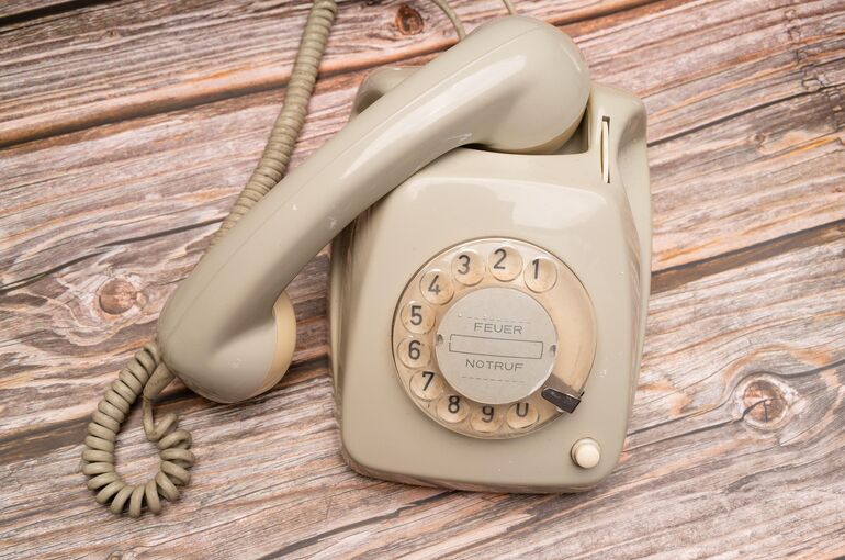 viarami-vintage-telephone-7418800_1920