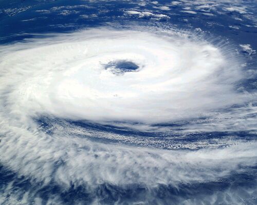 wikiimages-cyclone-62957_1920
