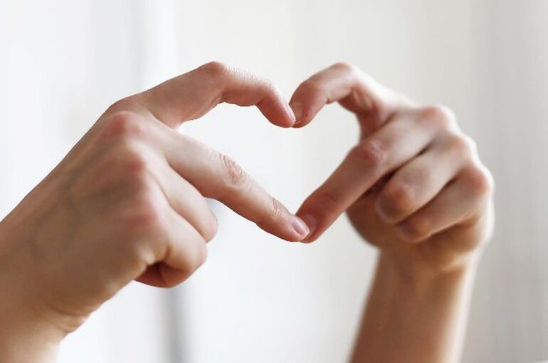 congerdesign-hands-7679387_1920
