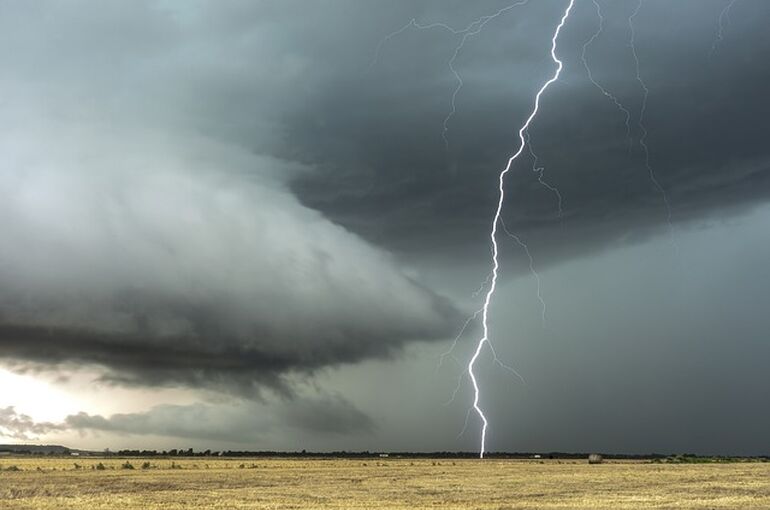 lightning-4713379_640