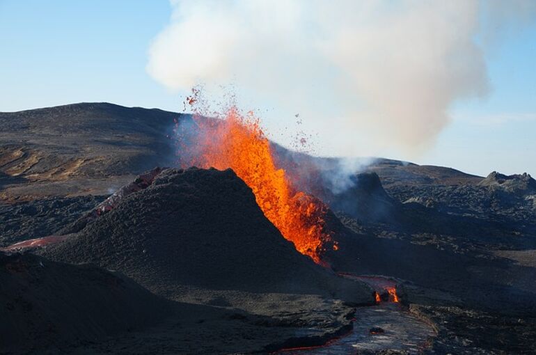 volcano-6536876_640