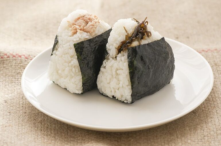 rice-ball-1919631_640