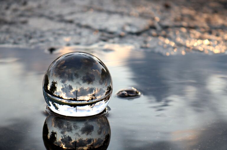 brandeepember-crystal-ball-3931434_1920