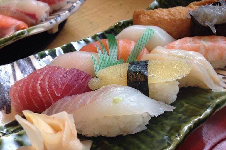 sushi-975075_1280