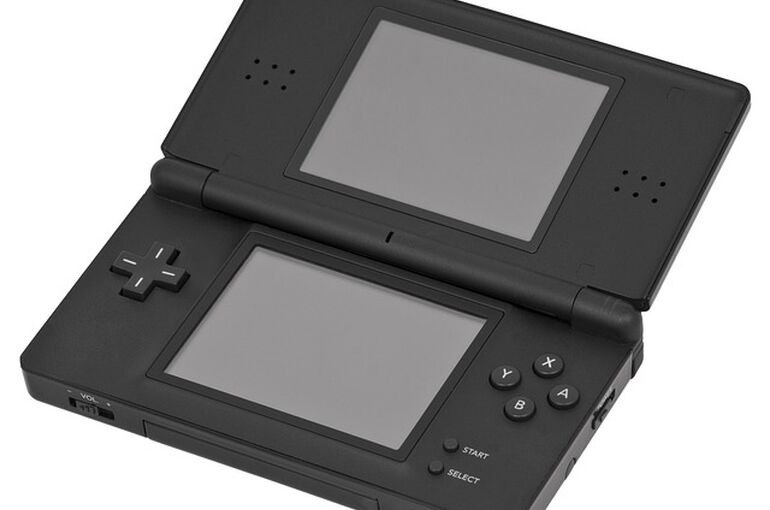 video-game-console-2202585_640